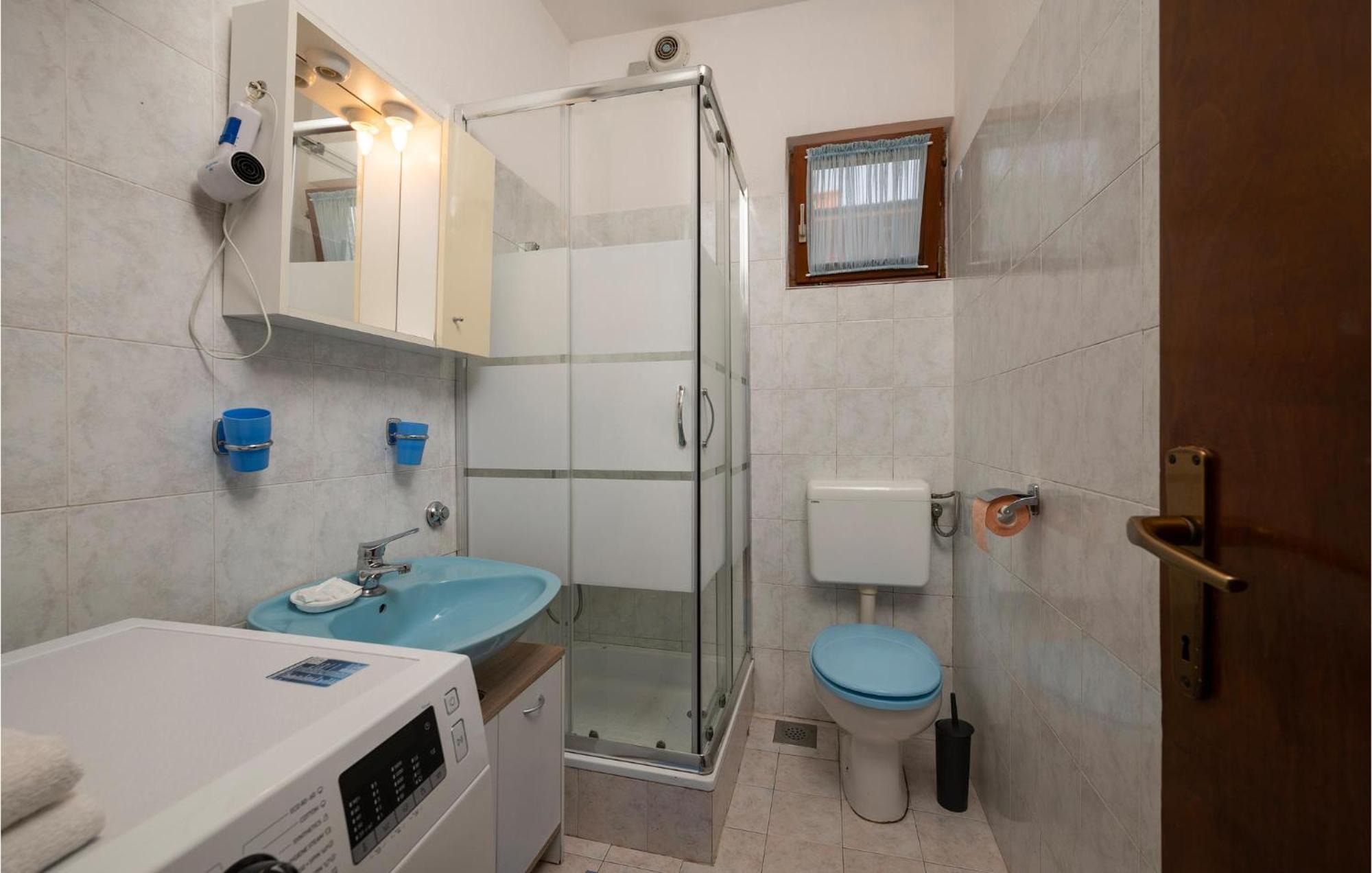 1 Bedroom Cozy Apartment In Пула Экстерьер фото