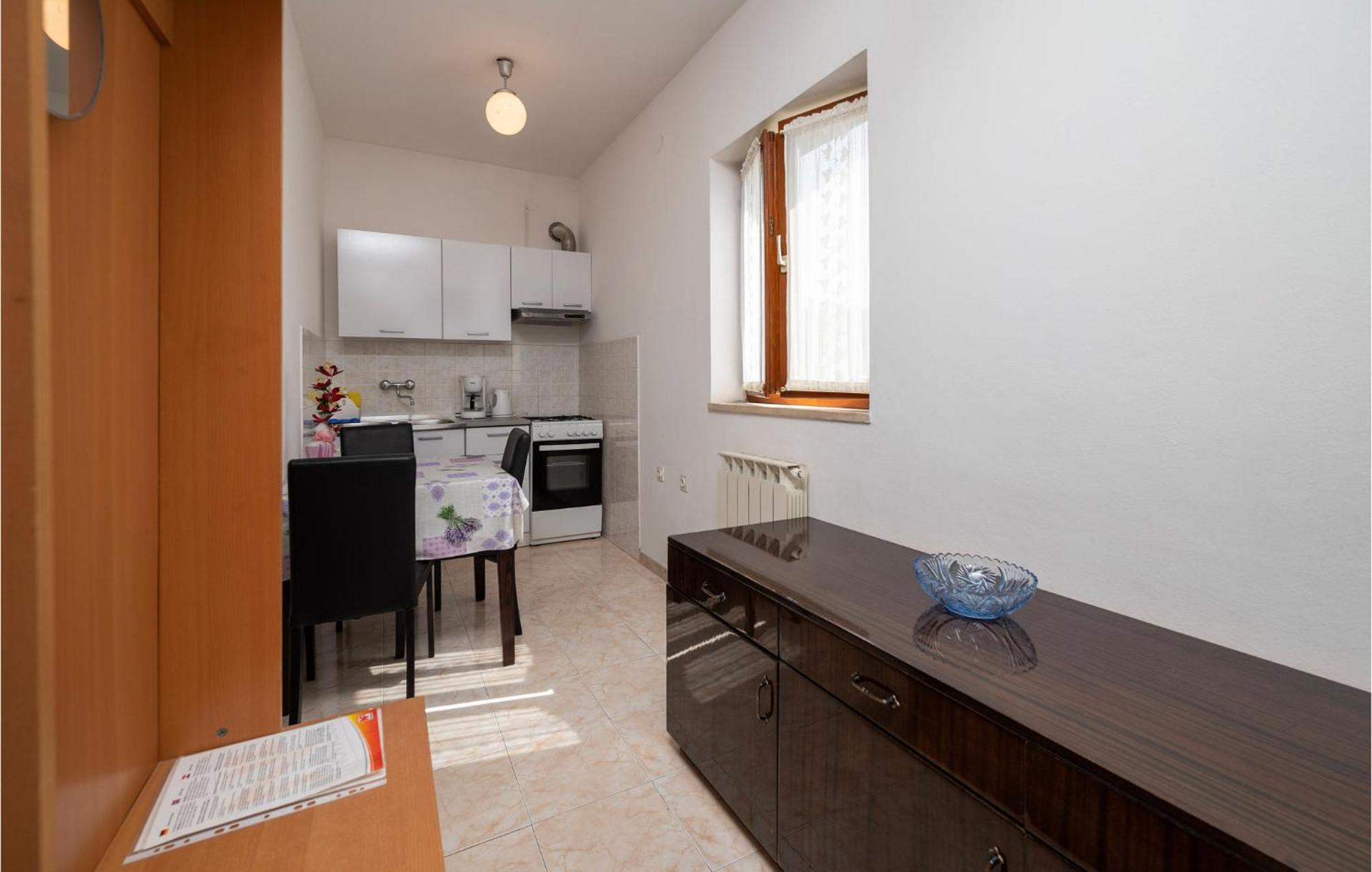 1 Bedroom Cozy Apartment In Пула Экстерьер фото