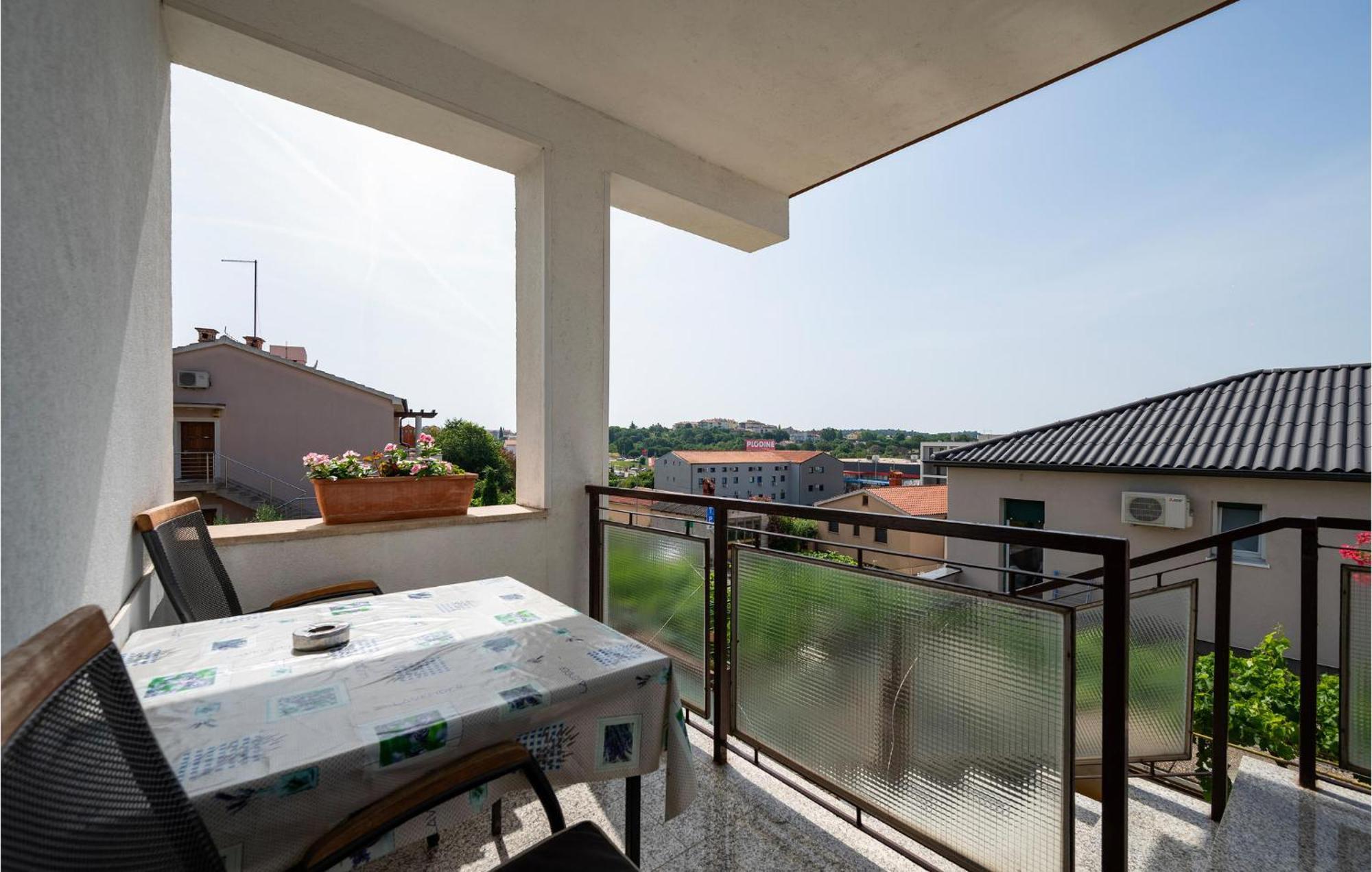 1 Bedroom Cozy Apartment In Пула Экстерьер фото